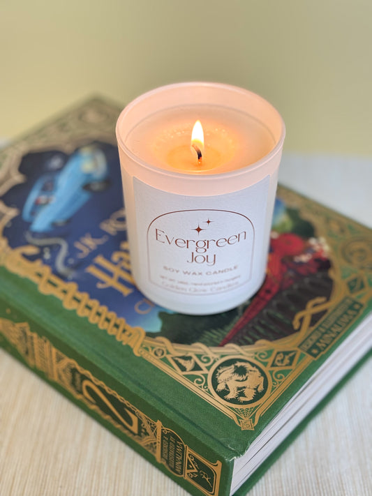 Evergreen Joy szójaviasz gyertya 175 g kiszerelésben, meggyújtva